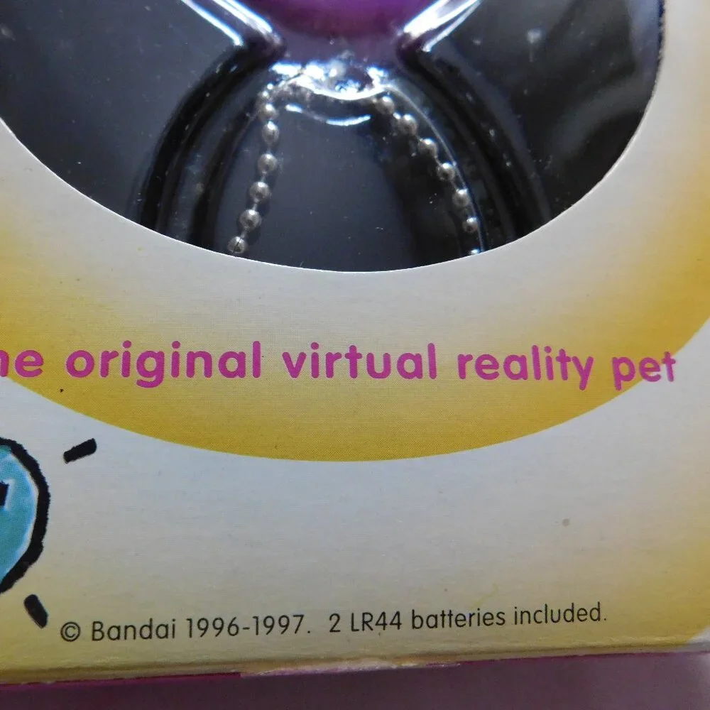 Bandai TAMAGOTCHI Electronic Virtual Reality Pet 1997 Purple